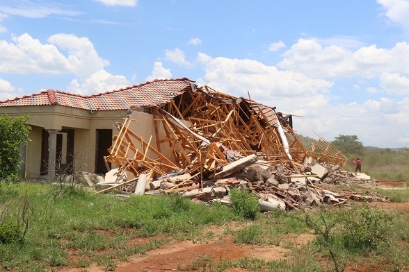 LNM DEMOLISH STRUCTURES ON ILLEGALLY OCCUPIED MUNICIPAL LAND ON THE REMAINDER OF FARM VOORSPOED